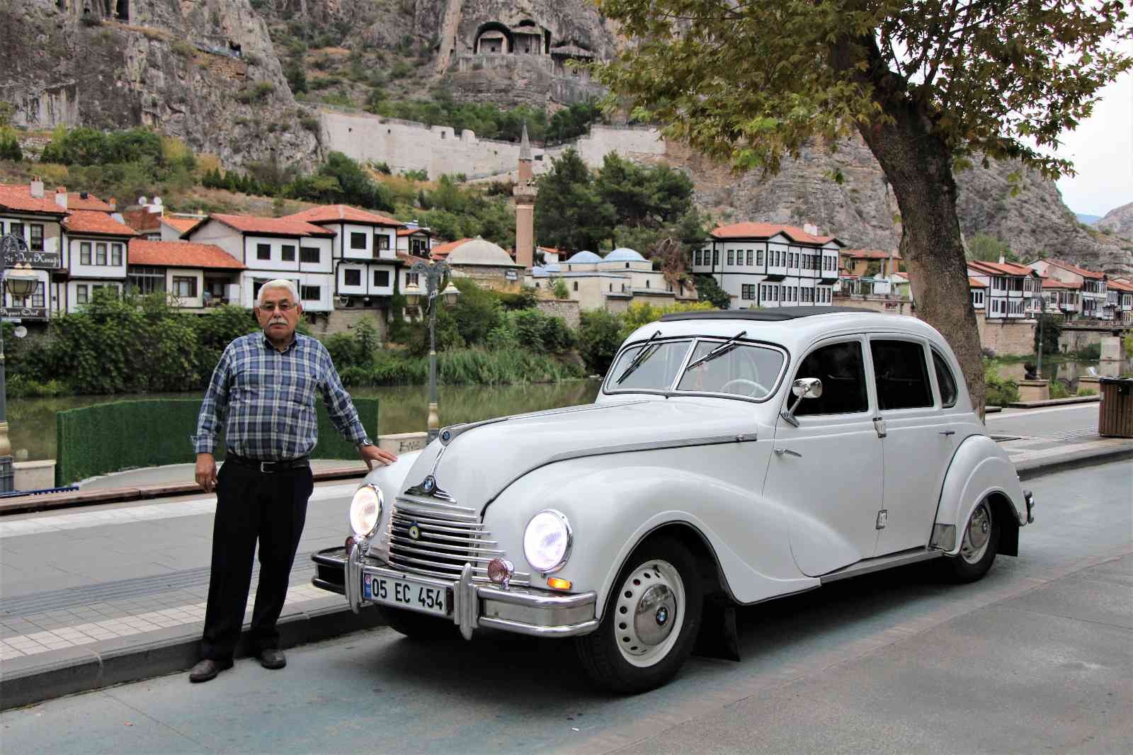 70 yıllık klasik otomobil görenleri hayran bırakıyor: Son gelen teklif 1,5 milyon lira