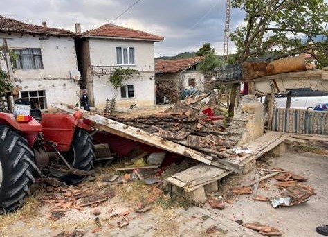 Kamelyada otururken traktörün çarptığı yaşlı adam hayatını kaybetti