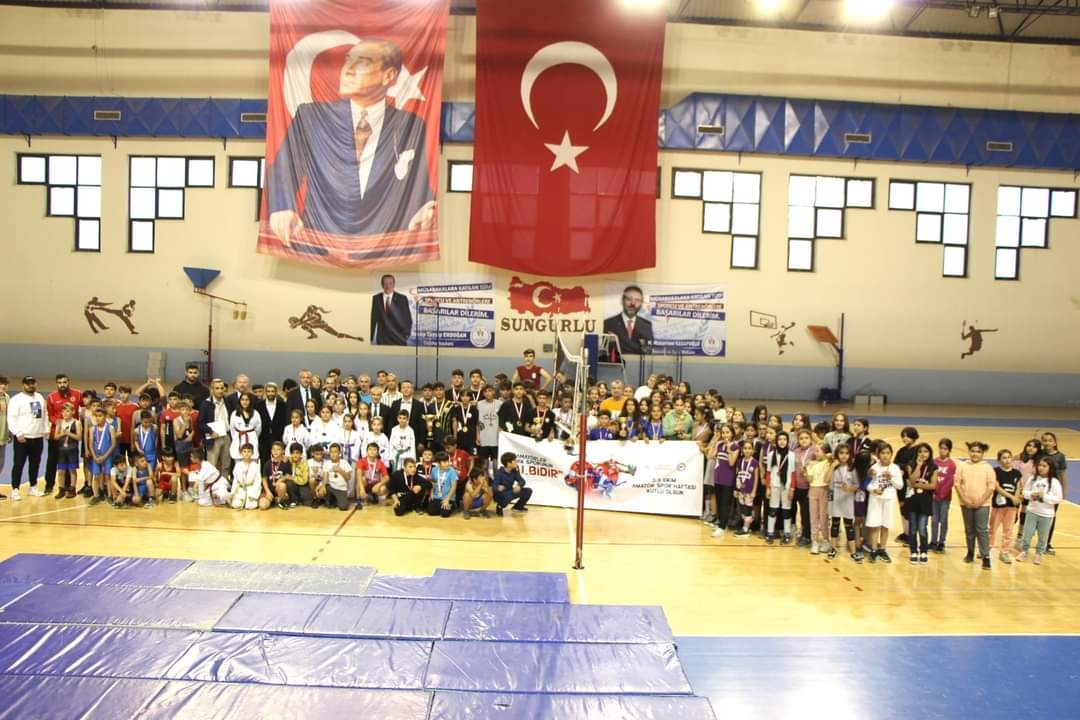 Amatör sporcular kupa ve madalyalarını aldı