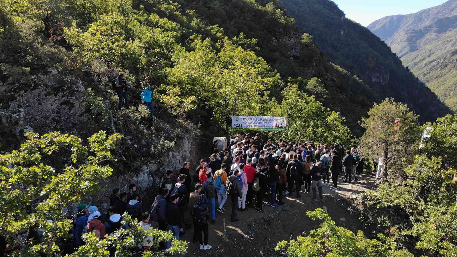 Artvin’de üniversite öğrencileri ekoturizm yolunda yürüyüş yaptı