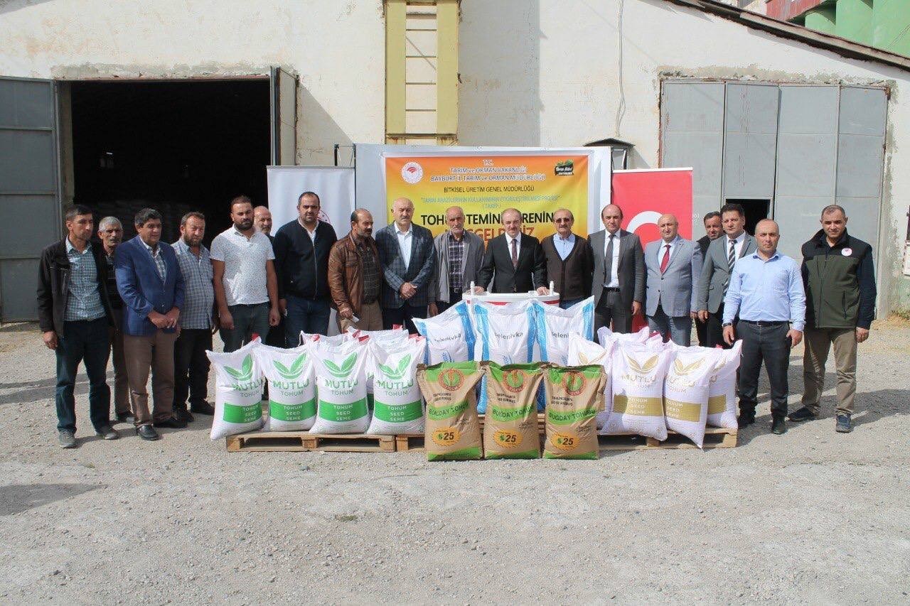 Bayburt’ta 760 çiftçiye 320 ton tohum desteği verildi