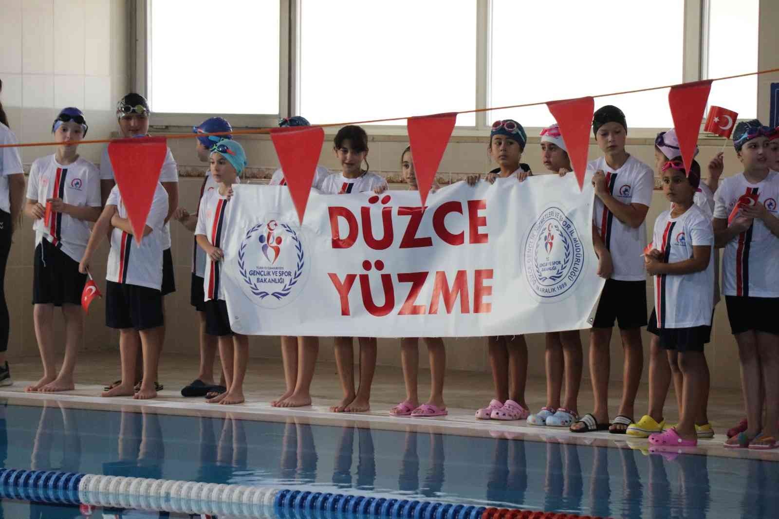 Cumhuriyeti yüzerek kutladılar