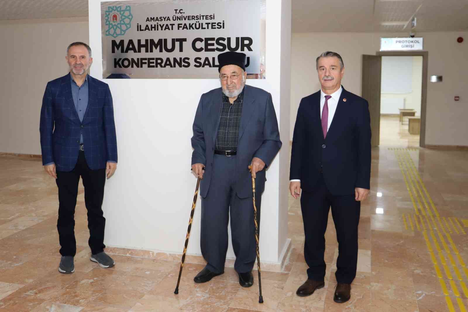 İlahiyat fakültesi konferans salonuna Mahmut Cesur’un adı verildi