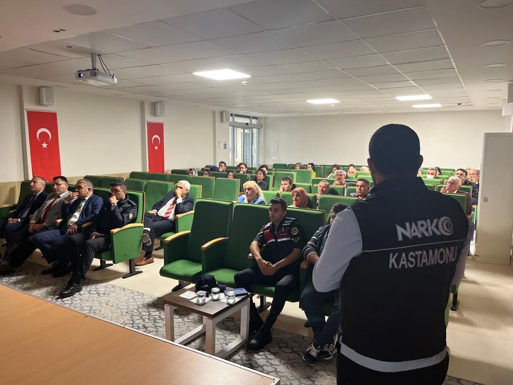 Kastamonu’da bir haftada 827 kişiye “En İyi Narkotik Polisi Anne