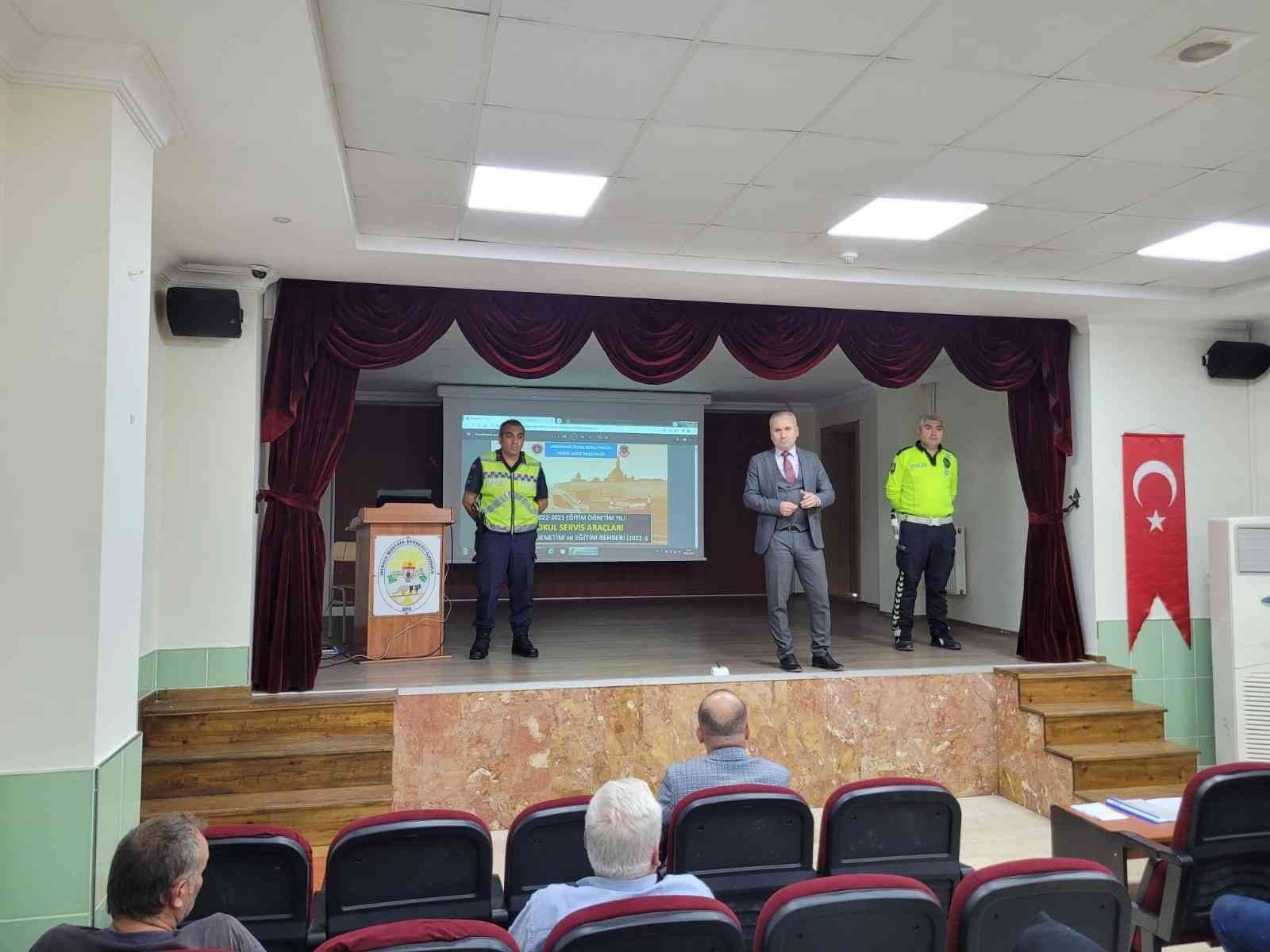 Kastamonu’da okul servis şoförlerine yönelik eğitimler devam ediyor