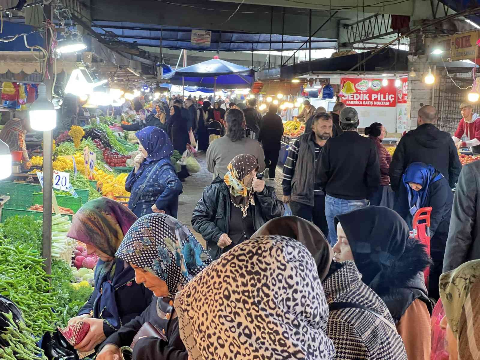 Kışlık meyveler pazara inmeye başladı