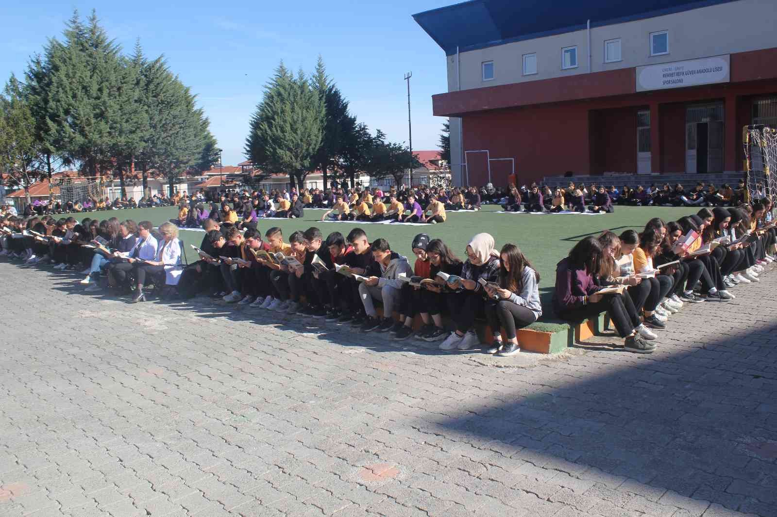 Ordu’da yaklaşık bin öğrenci, kitap okuma etkinliğinde bir araya geldi