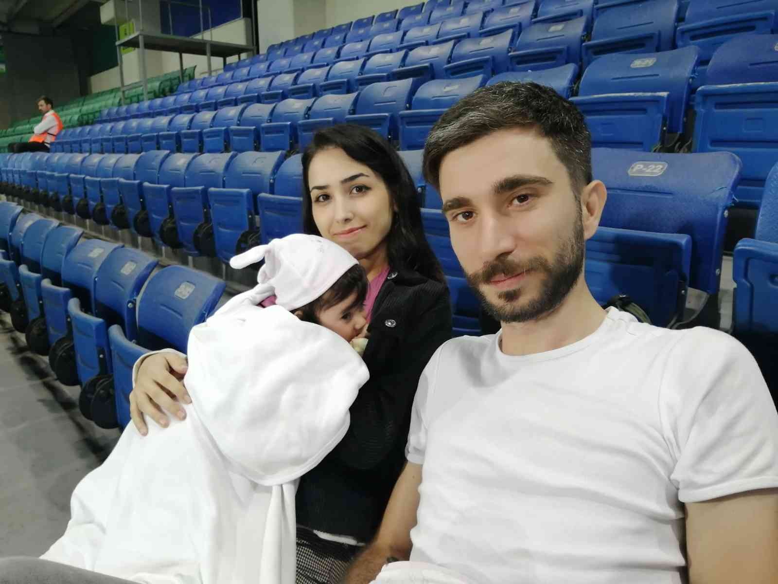 Rizespor maçının en minik izleyicisi 3 aylık Leyla oldu