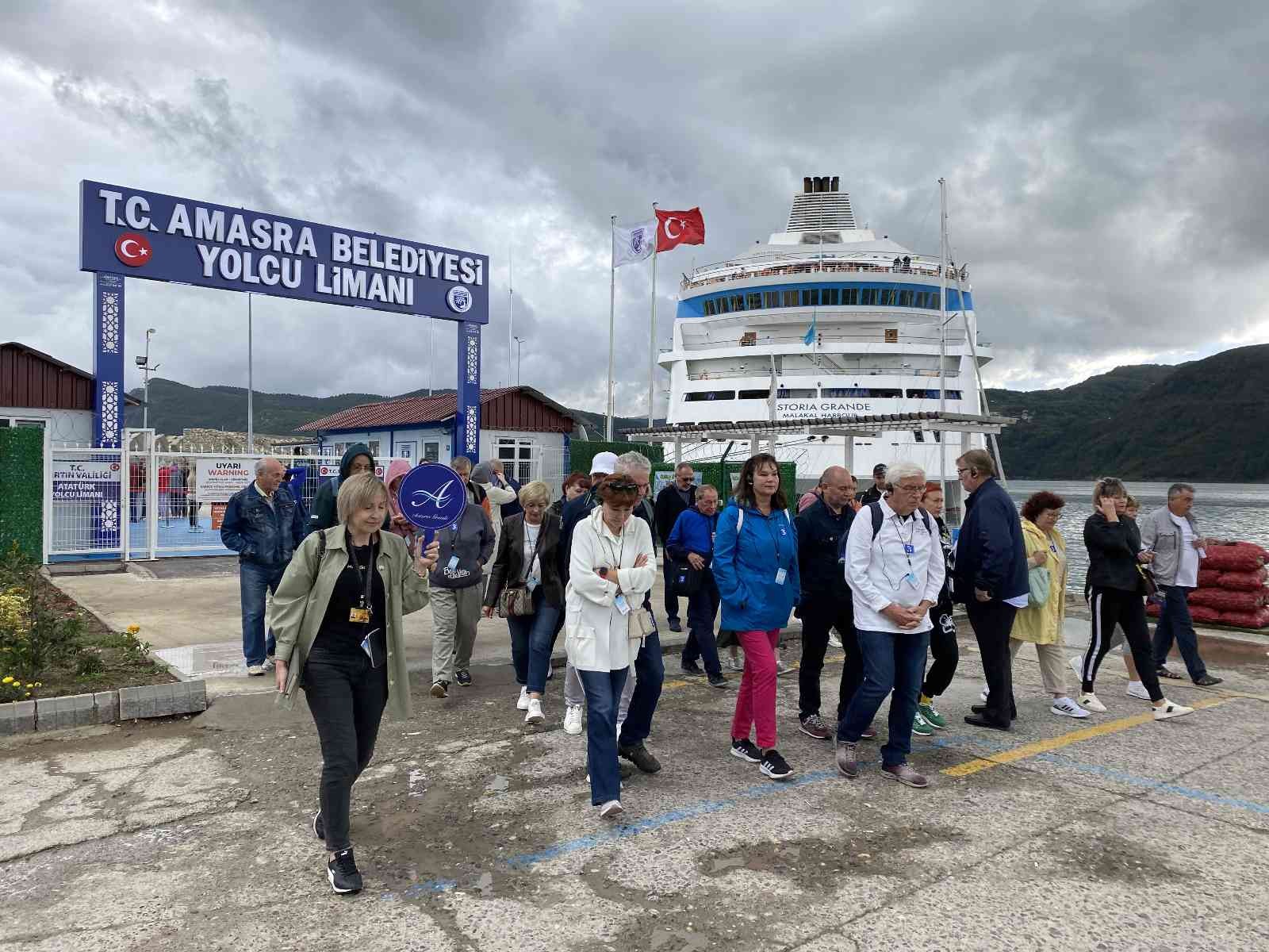 Rusya’dan demir alan kruvaziyer 796 yolcusuyla Amasra Limanına ulaştı