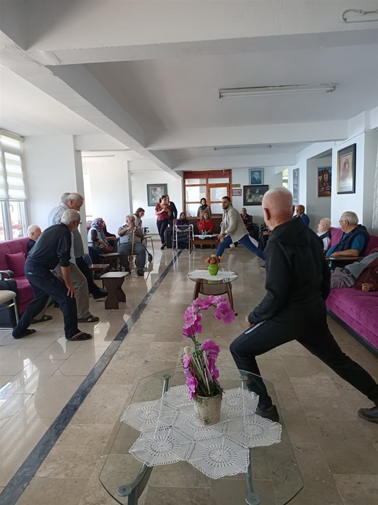 Yaşlılar gününde fiziksel aktiviteyle farkındalık oluşturdular