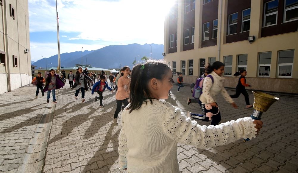 Yeni Yusufeli’nin okullarında ilk ders zili çaldı